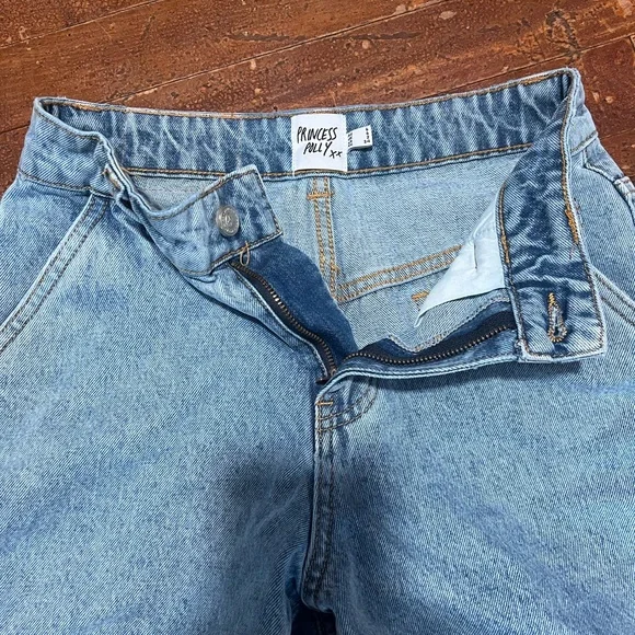 princess polly cargo shorts - Picture 3 of 4